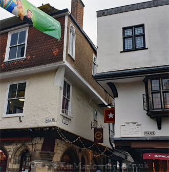 Site of the Chequers Inn on the corner of Mercery Lane